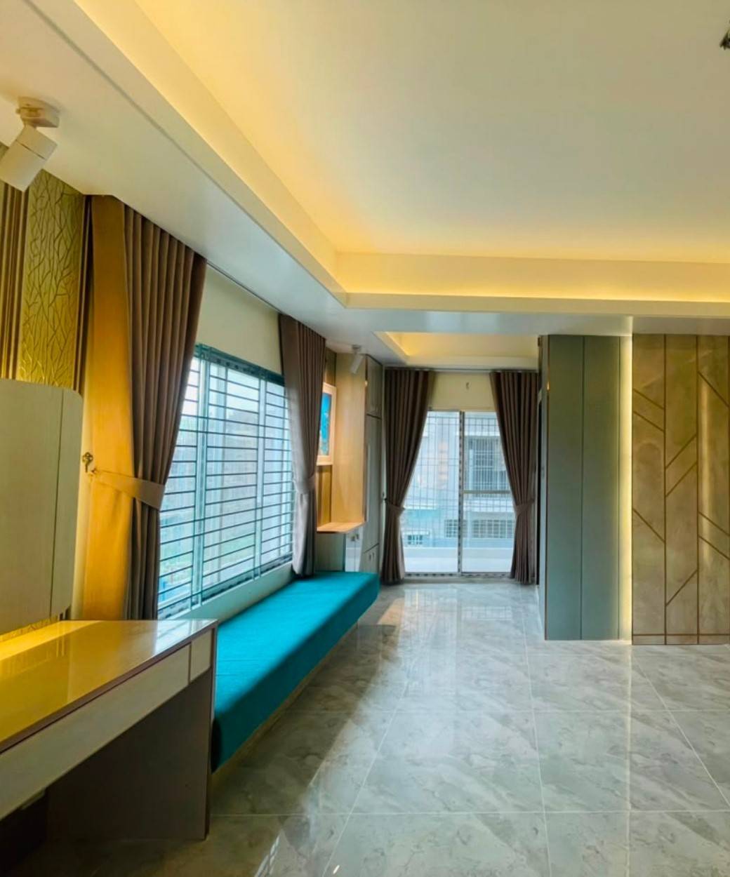 RESIDENCE  INTERIOR