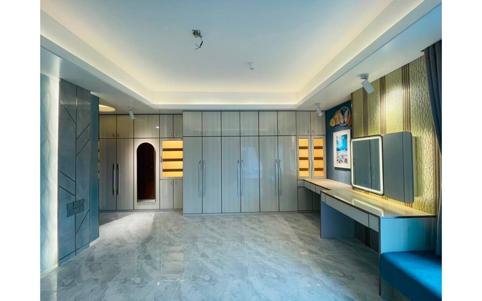 RESIDENCE  INTERIOR — gallery image 29